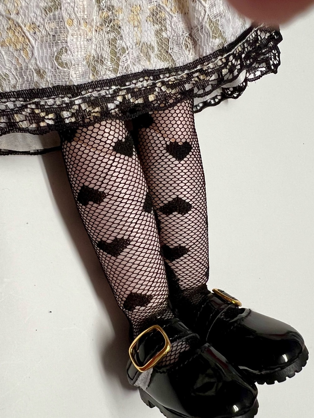ARTICULATING BJD DOLL & ACCESSORIES - Picture 5 of 8